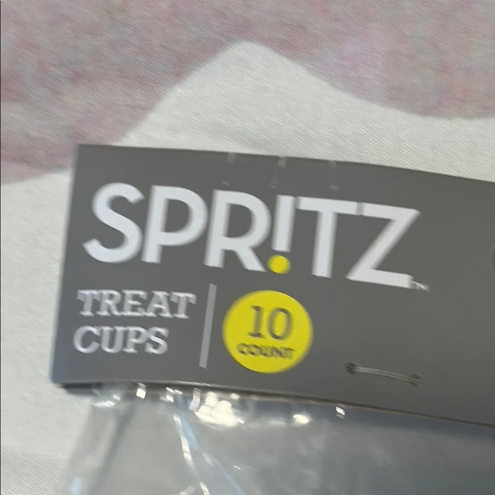 Spritz Gold and White Treat Cups
